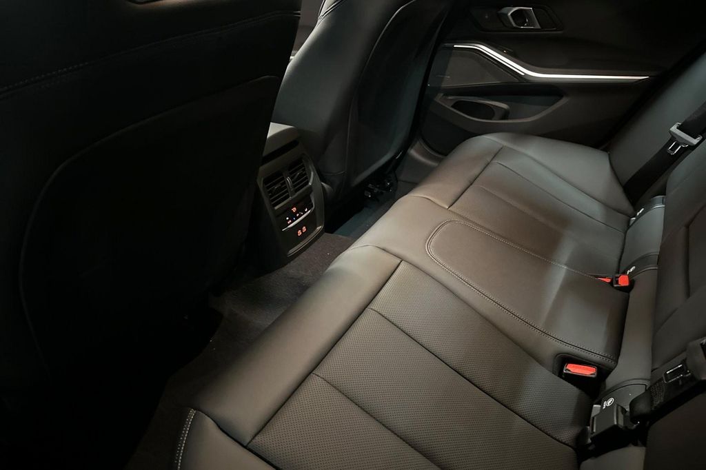 2026 BMW 330 330I — миниатюра 11