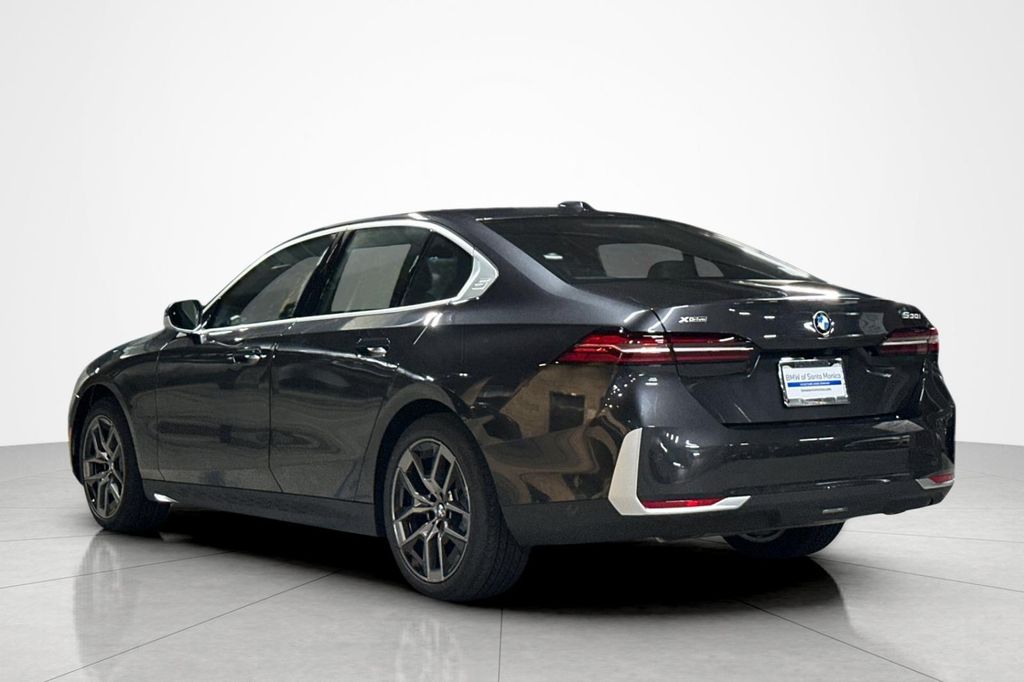 صورة مصغرة 3 لـ 2027 BMW 530 I XDRIVE