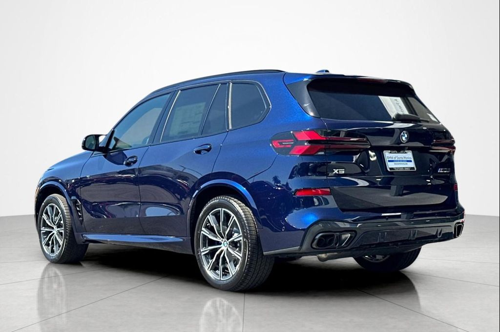 2026 BMW X5 M60I — фото 3