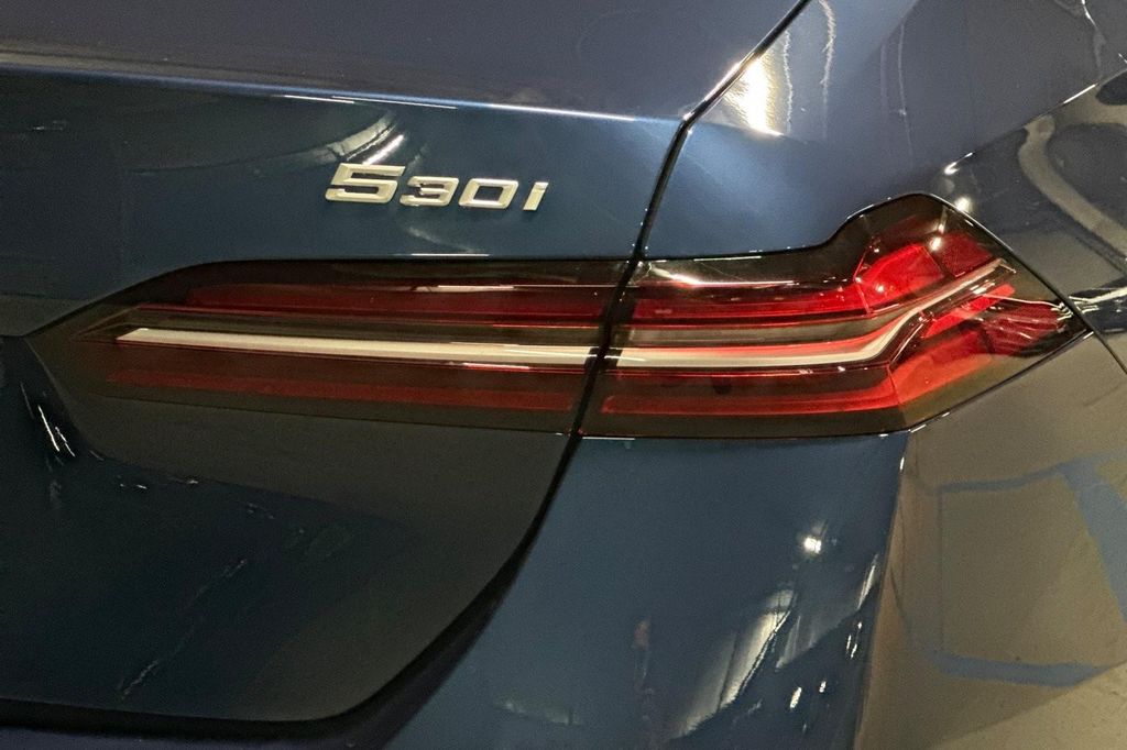 2027 BMW 530 I — миниатюра 26