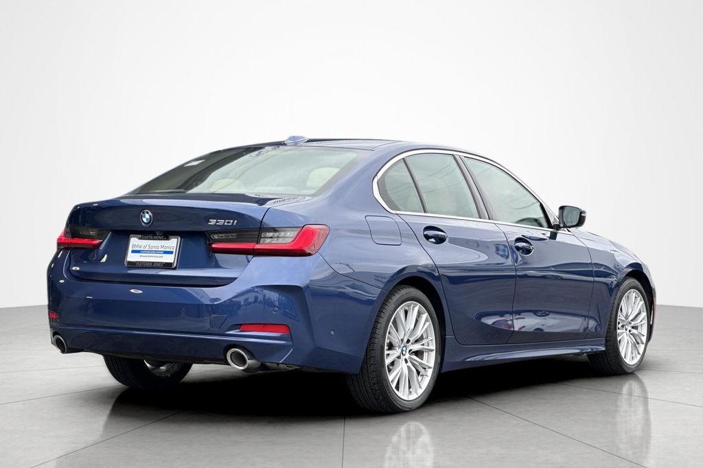 صورة 5 لـ 2023 BMW 330 330I