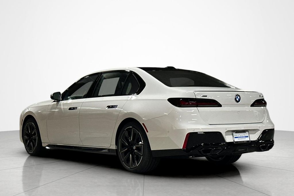 صورة 3 لـ 2026 BMW 760 XDRIVE