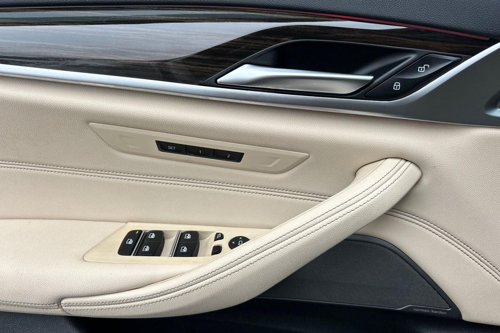 صورة 10 لـ 2023 BMW 530 I