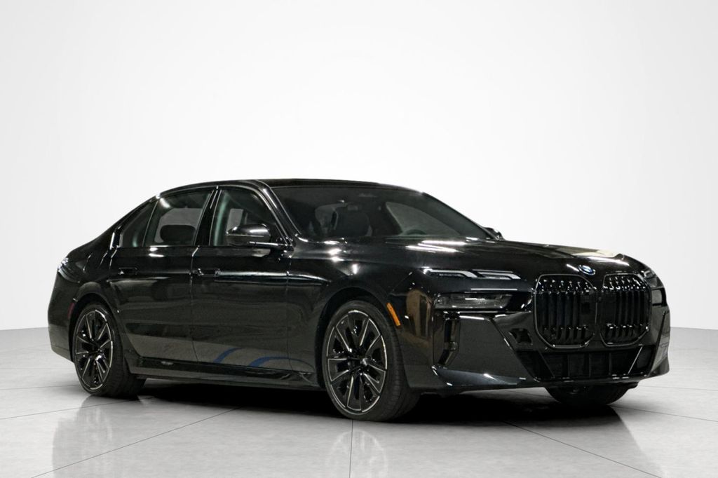 صورة 7 لـ 2026 BMW 750E I XDRIVE