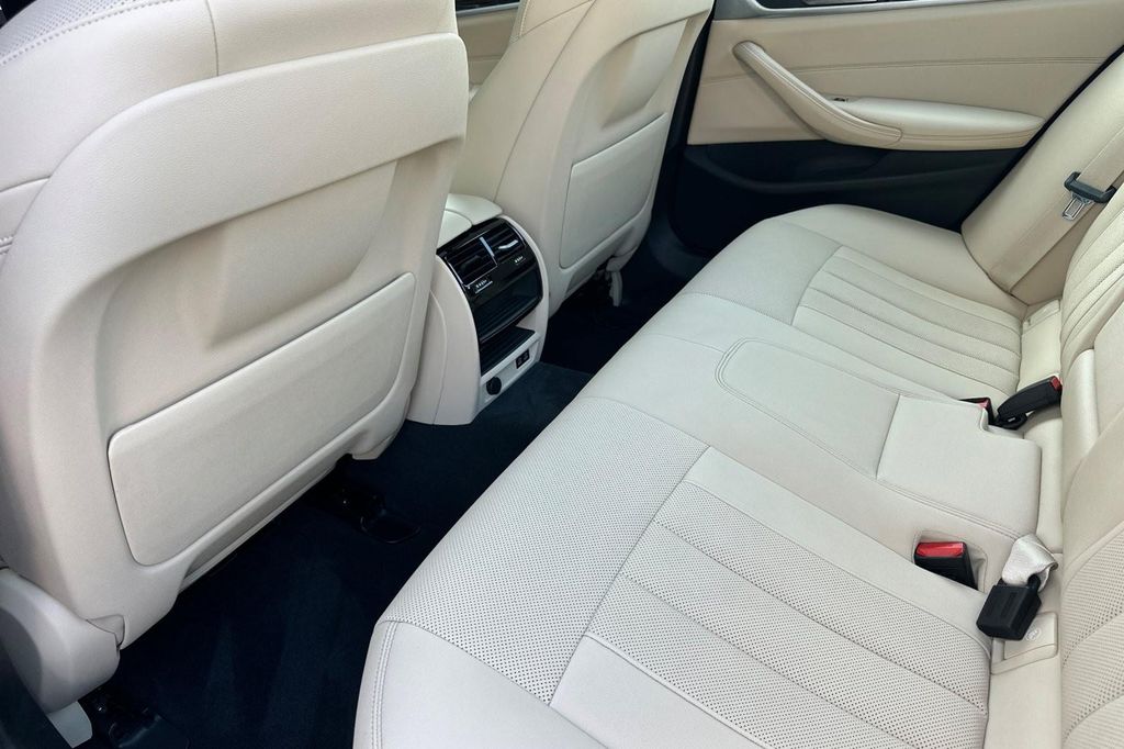 صورة مصغرة 11 لـ 2023 BMW 530E BASE