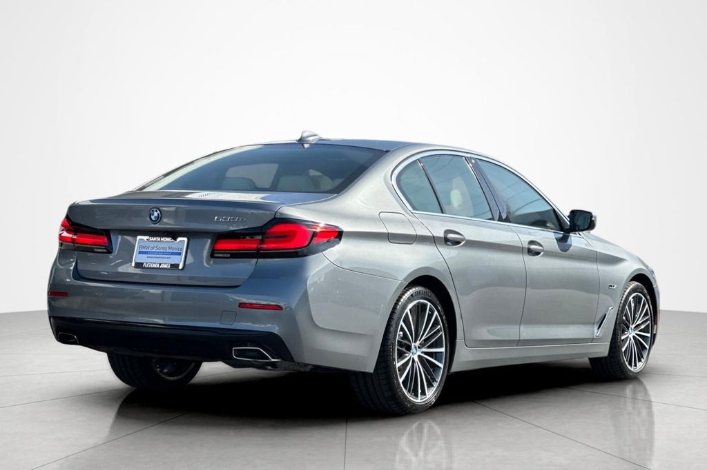 2023 BMW 530E BASE — фото 5