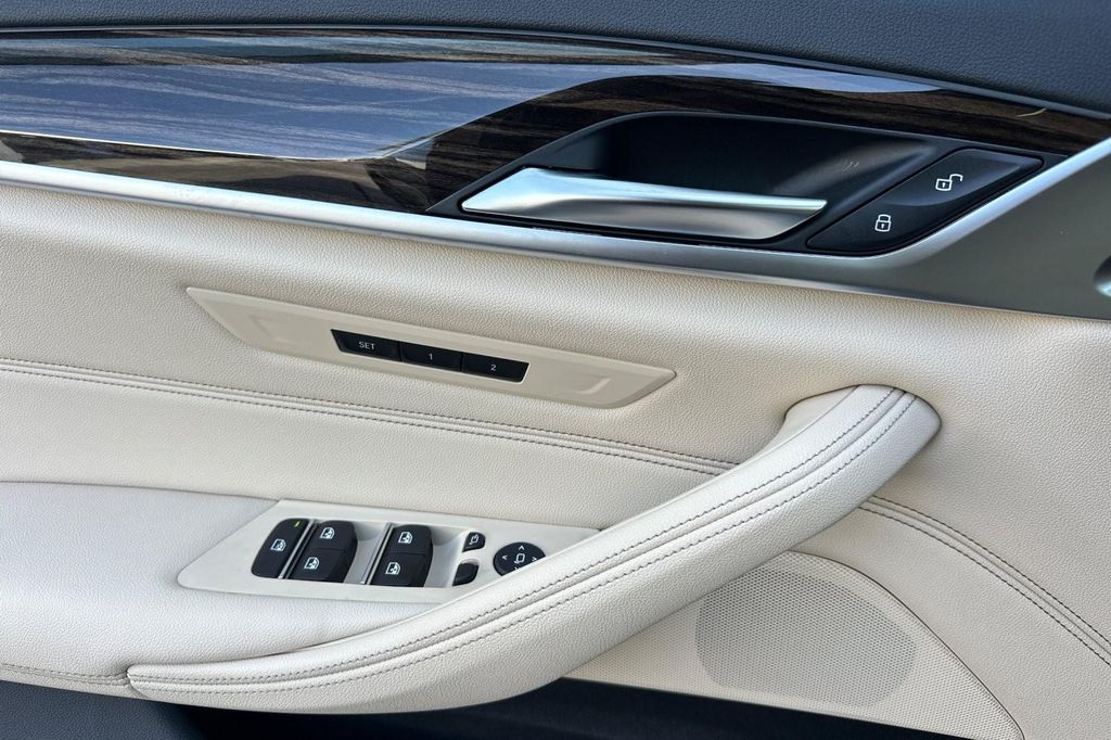 2023 BMW 530E BASE — фото 10