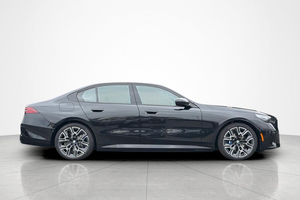 2027 BMW 550E 550E XDRIVE — фото 6