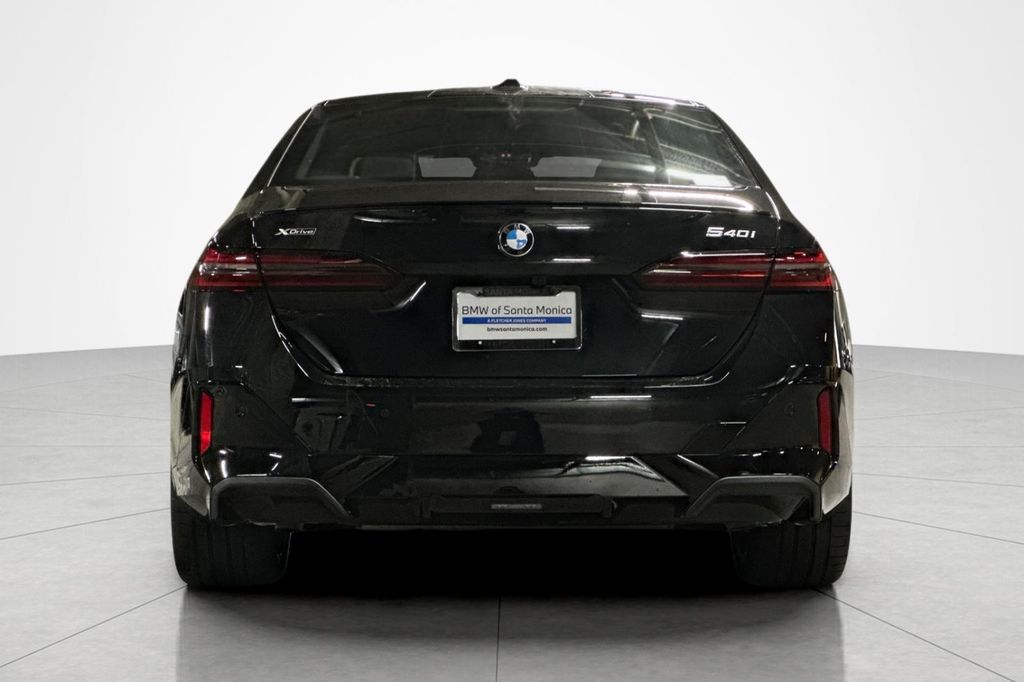 صورة 4 لـ 2027 BMW 540 I XDRIVE