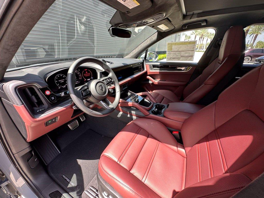 صورة 4 لـ 2025 Porsche CAYENNE TURBO