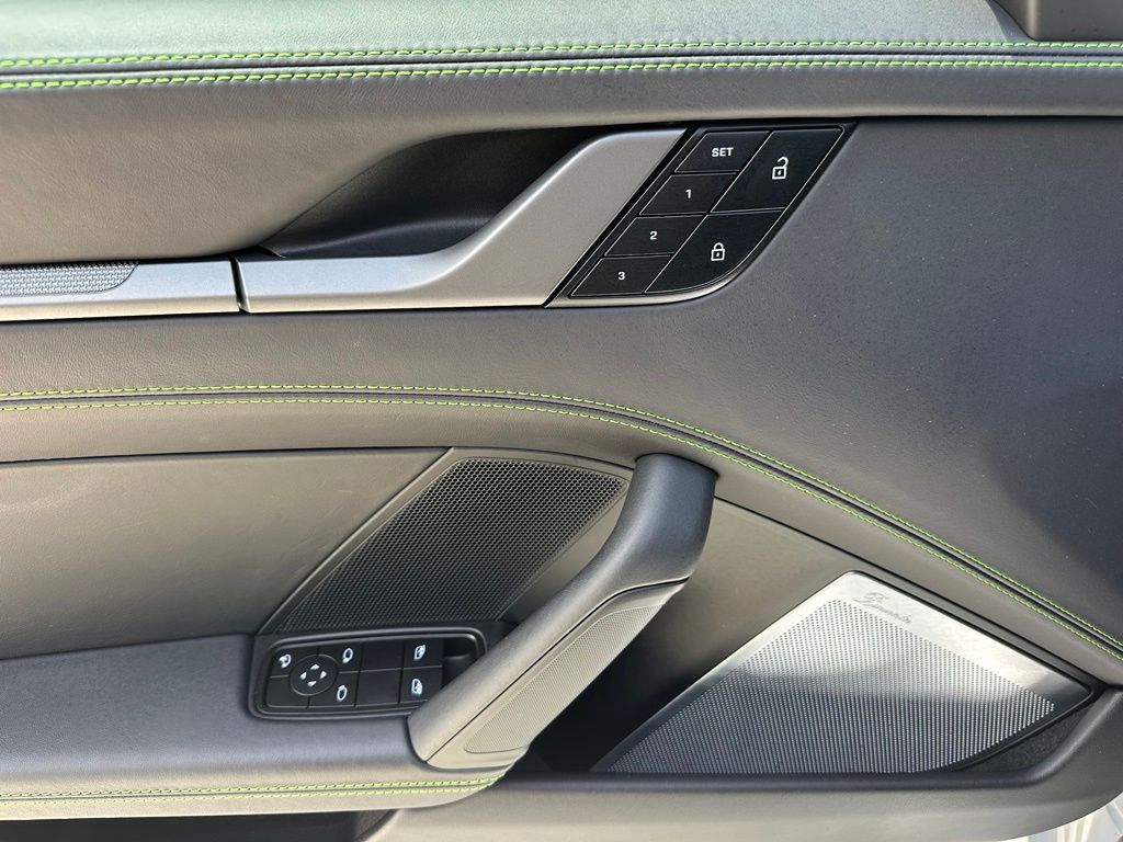 2024 Porsche 911 CARRERA 4 photo 18