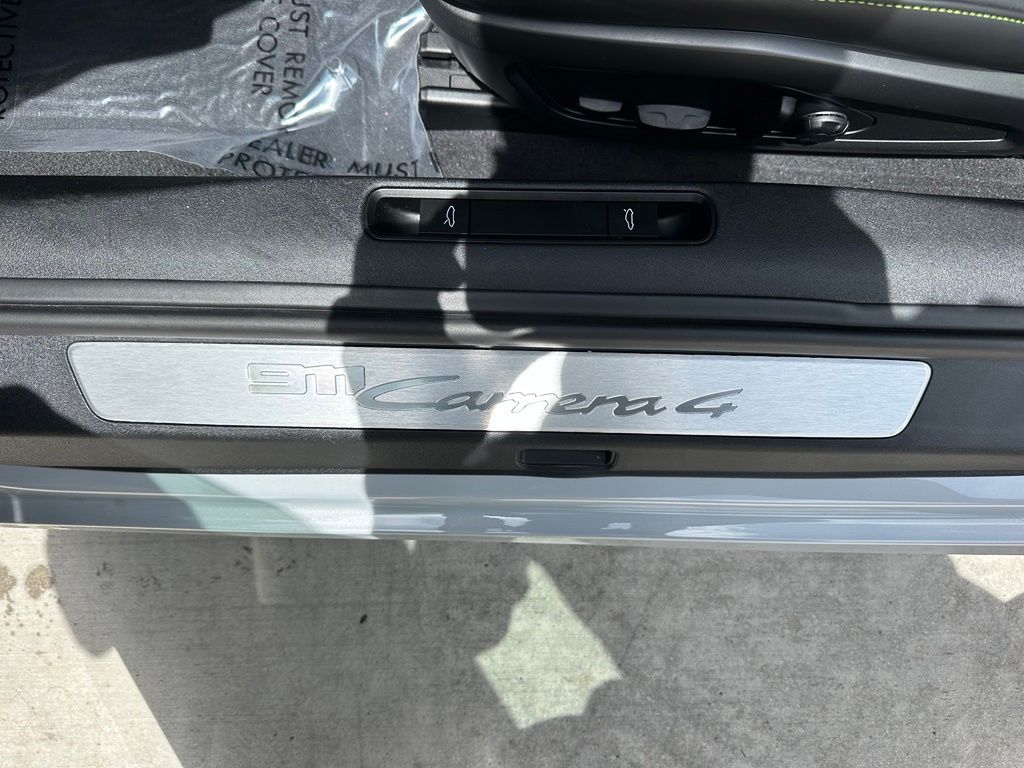 2024 Porsche 911 CARRERA 4 photo 21