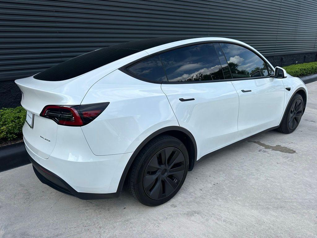 TESLA MODEL Y LONG RANGE - 9