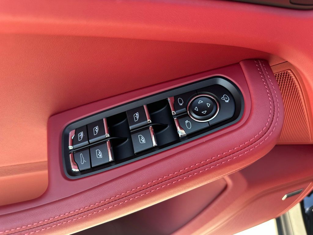 2026 Porsche MACAN — миниатюра 21