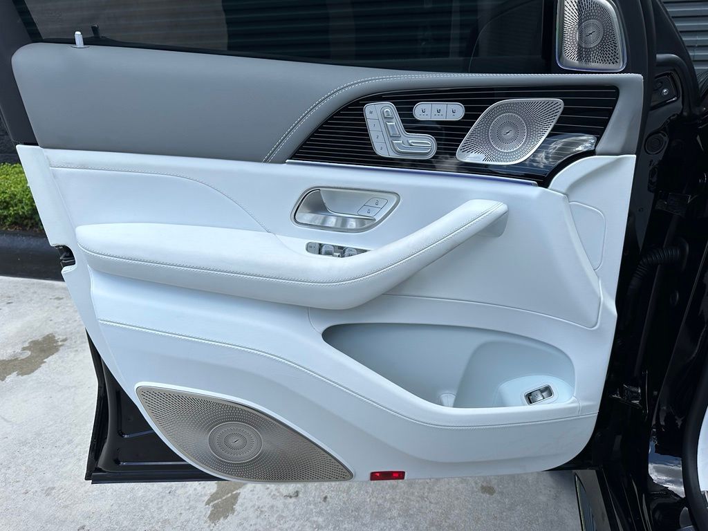 2025 Mercedes-BENZ GLS MAYBACH thumbnail 15