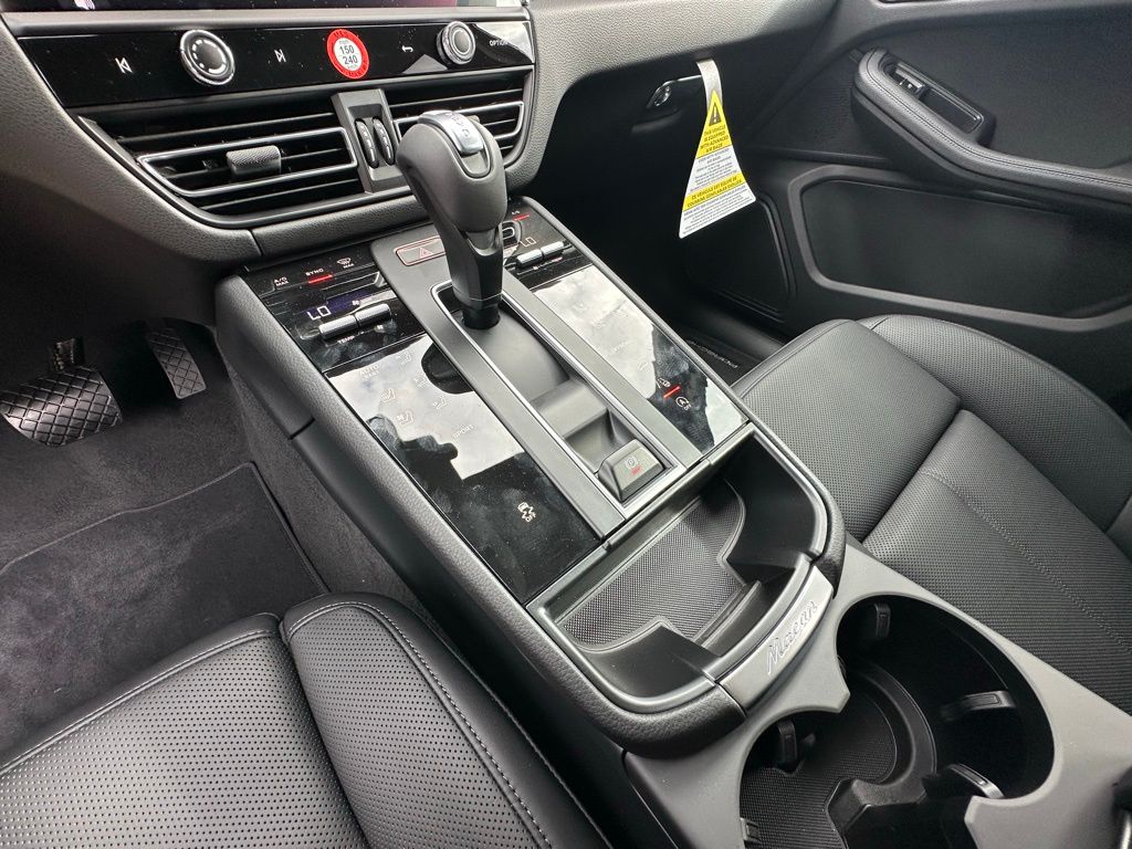 صورة مصغرة 30 لـ 2026 Porsche MACAN
