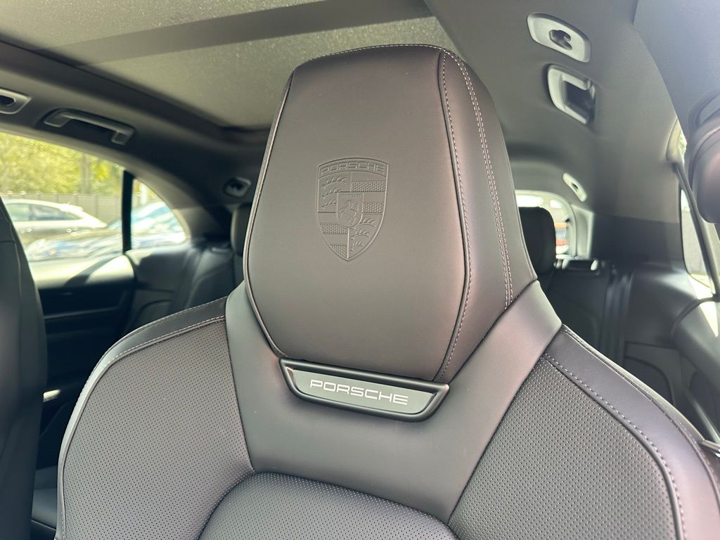 صورة مصغرة 24 لـ 2026 Porsche MACAN BASE