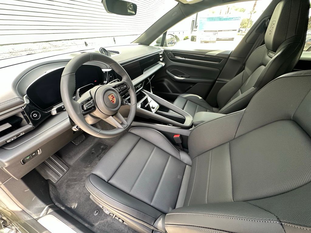 صورة مصغرة 4 لـ 2026 Porsche MACAN BASE