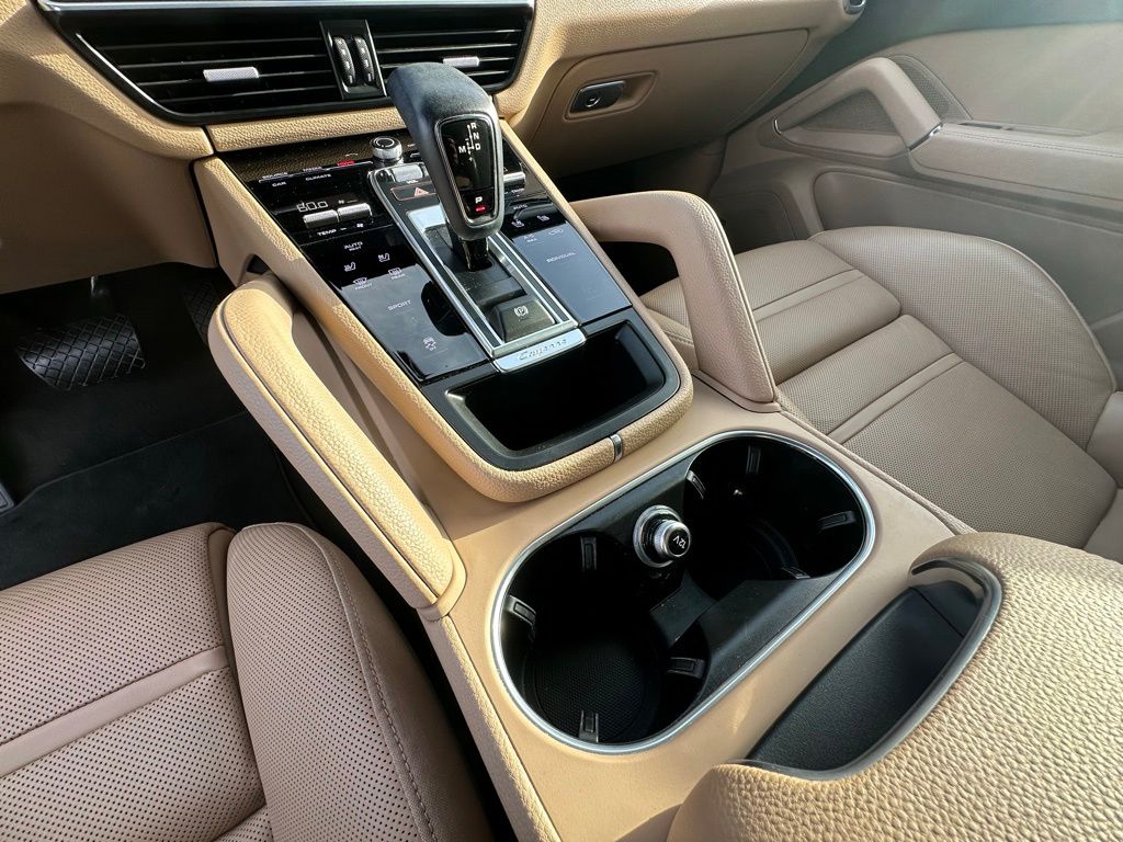 صورة مصغرة 37 لـ 2023 Porsche CAYENNE PLATINUM EDITION