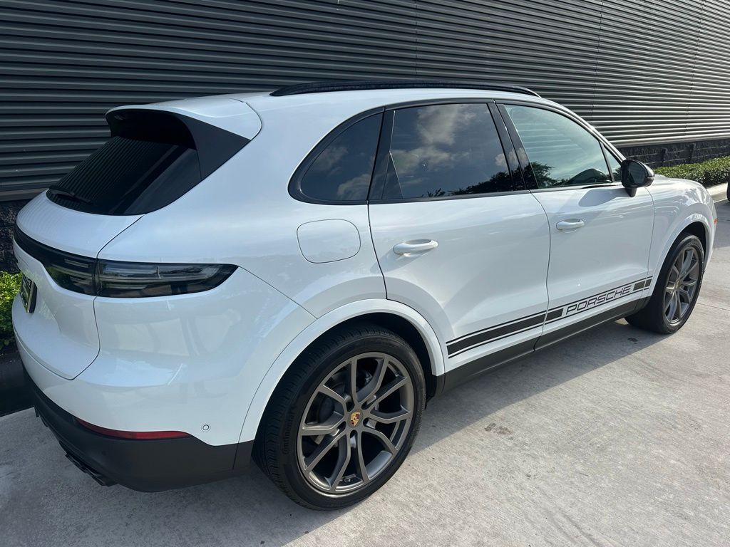 صورة 10 لـ 2023 Porsche CAYENNE PLATINUM EDITION