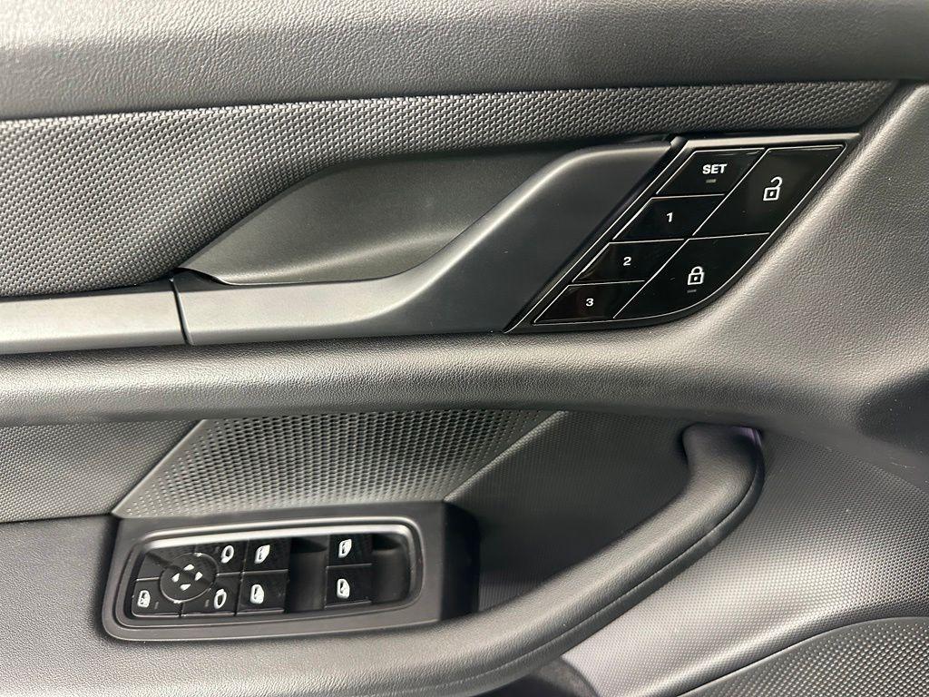 2021 Porsche TAYCAN BASE 缩略图 15