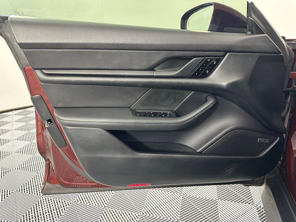 2021 Porsche TAYCAN BASE 缩略图 14