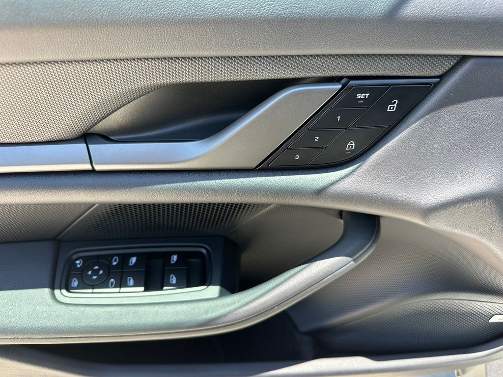 2024 Porsche TAYCAN 4S — миниатюра 18