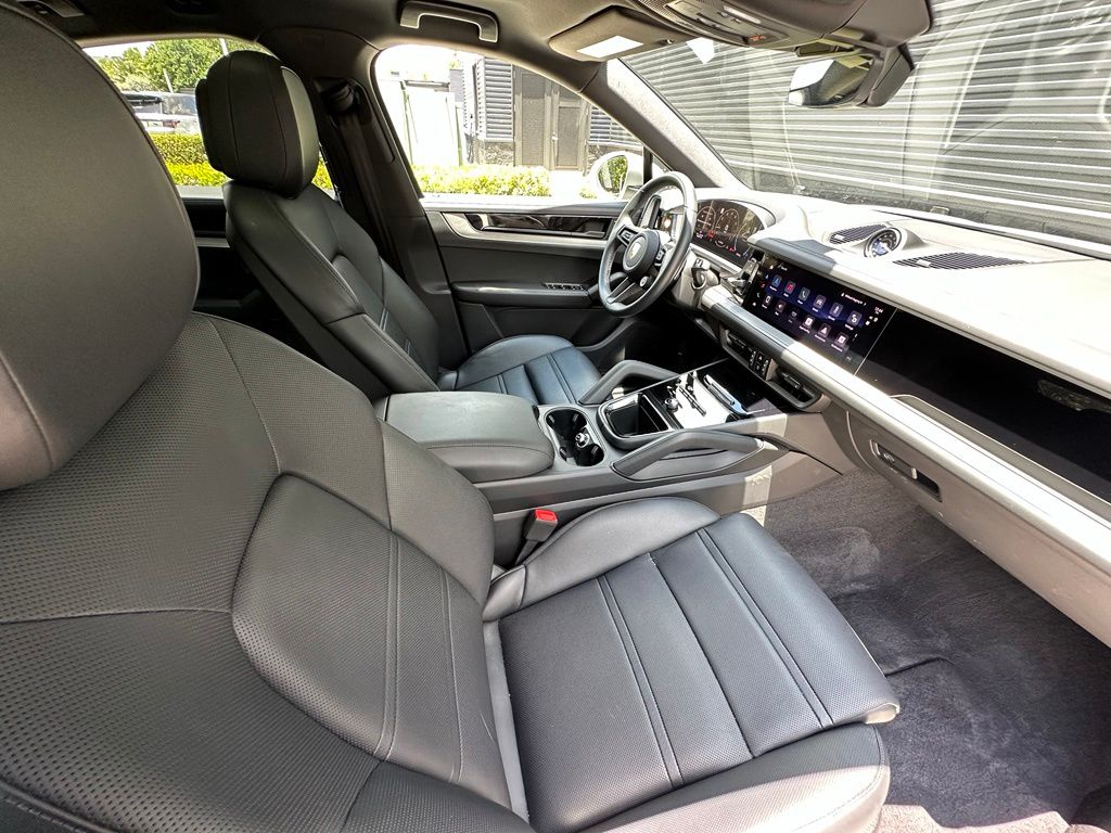 صورة مصغرة 42 لـ 2026 Porsche CAYENNE AWD