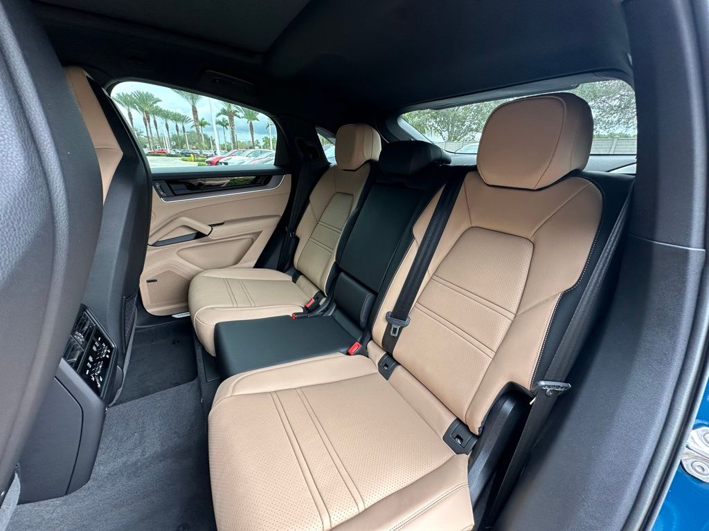 صورة مصغرة 39 لـ 2026 Porsche CAYENNE S COUPE AWD