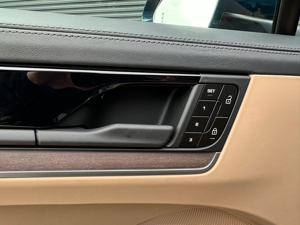 صورة مصغرة 21 لـ 2026 Porsche CAYENNE S COUPE AWD