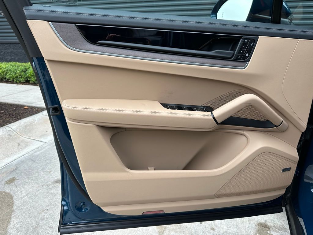 صورة مصغرة 20 لـ 2026 Porsche CAYENNE S COUPE AWD