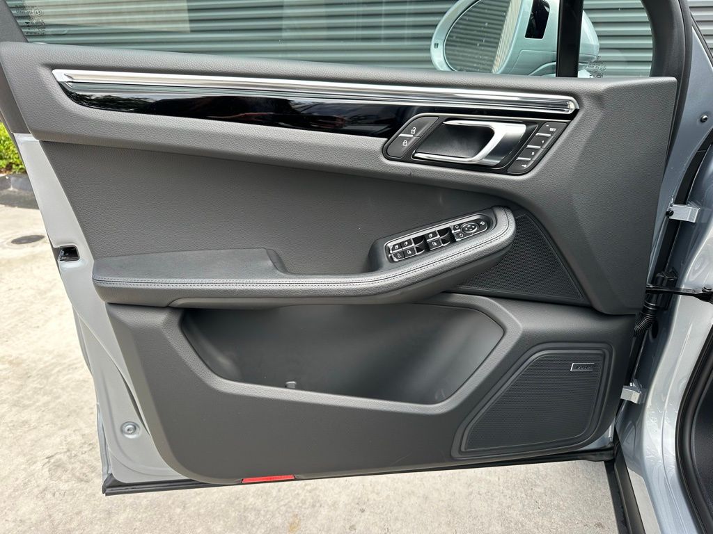 2026 Porsche MACAN — миниатюра 19