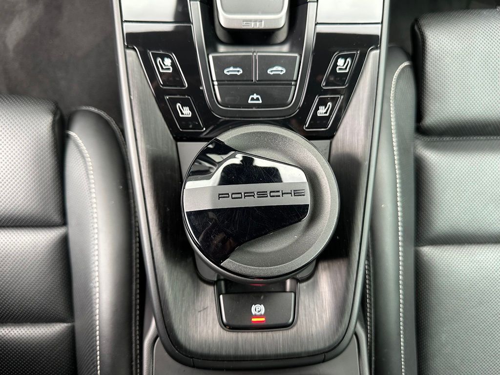 صورة مصغرة 33 لـ 2023 Porsche 911 CARRERA GTS