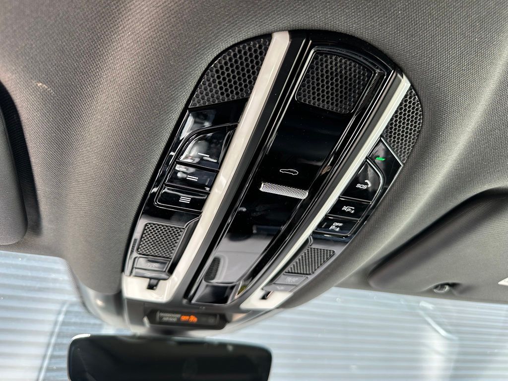 2023 Porsche CAYENNE PLATINUM EDITION — миниатюра 34