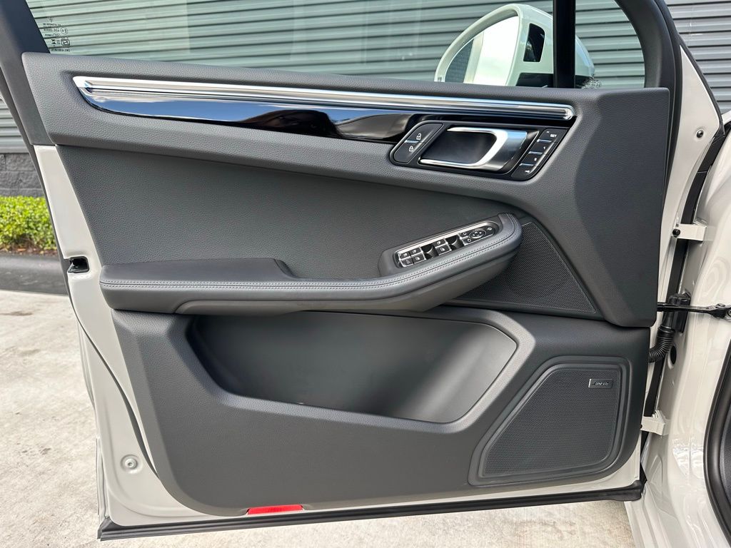 صورة مصغرة 19 لـ 2026 Porsche MACAN T
