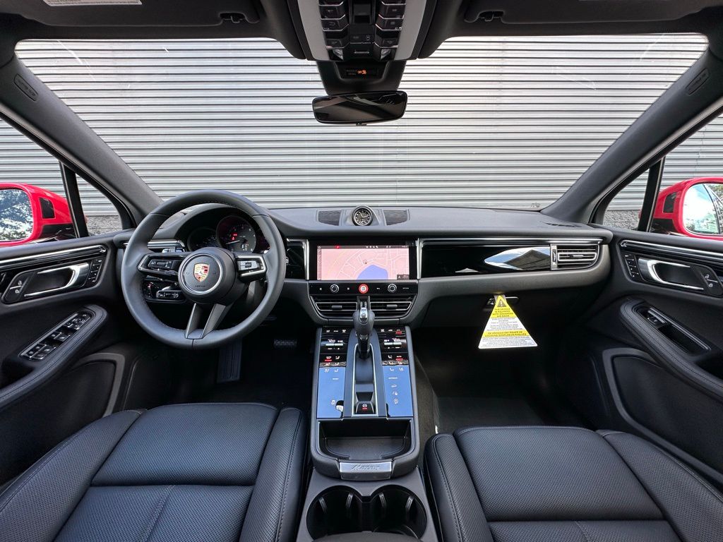 صورة 6 لـ 2026 Porsche MACAN T