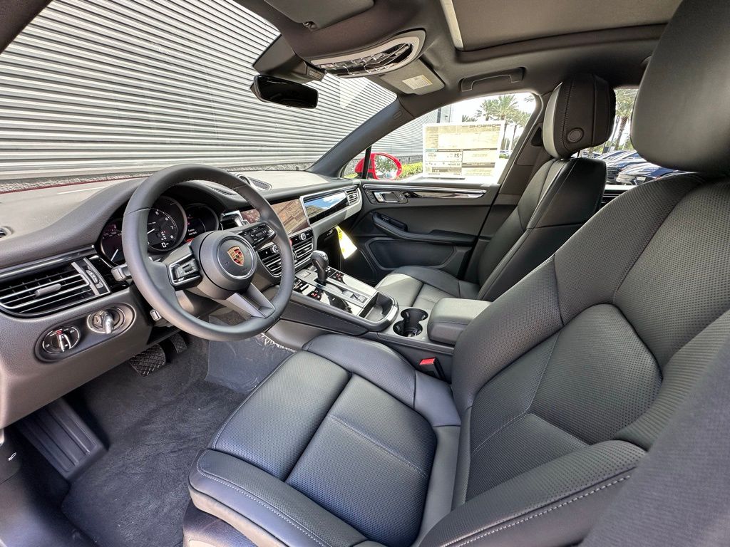 صورة 4 لـ 2026 Porsche MACAN T