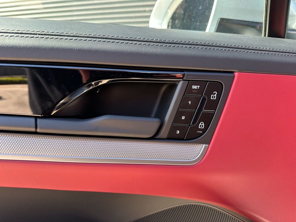 2026 Porsche CAYENNE S — миниатюра 21