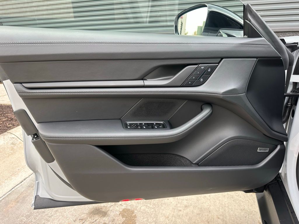 صورة مصغرة 20 لـ 2026 Porsche TAYCAN 4S