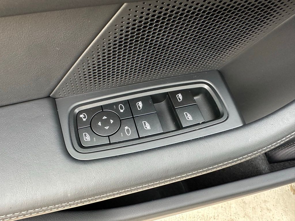 صورة مصغرة 22 لـ 2026 Porsche TAYCAN 4S