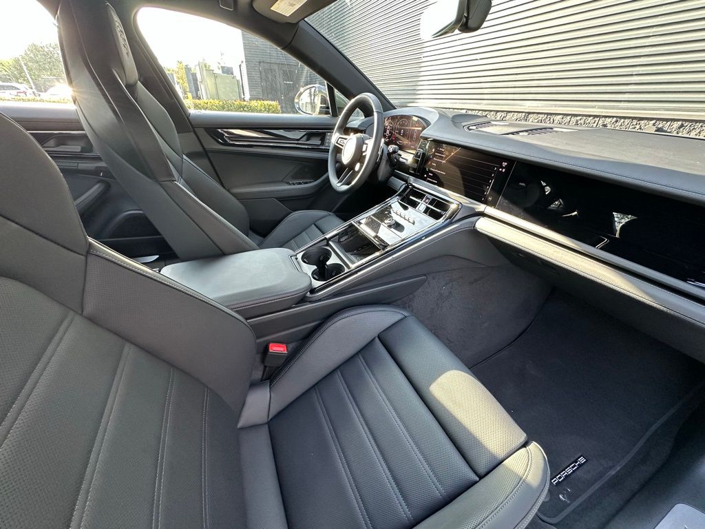 صورة مصغرة 40 لـ 2026 Porsche PANAMERA 4