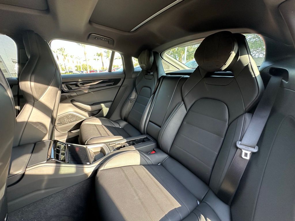 صورة مصغرة 36 لـ 2026 Porsche PANAMERA 4