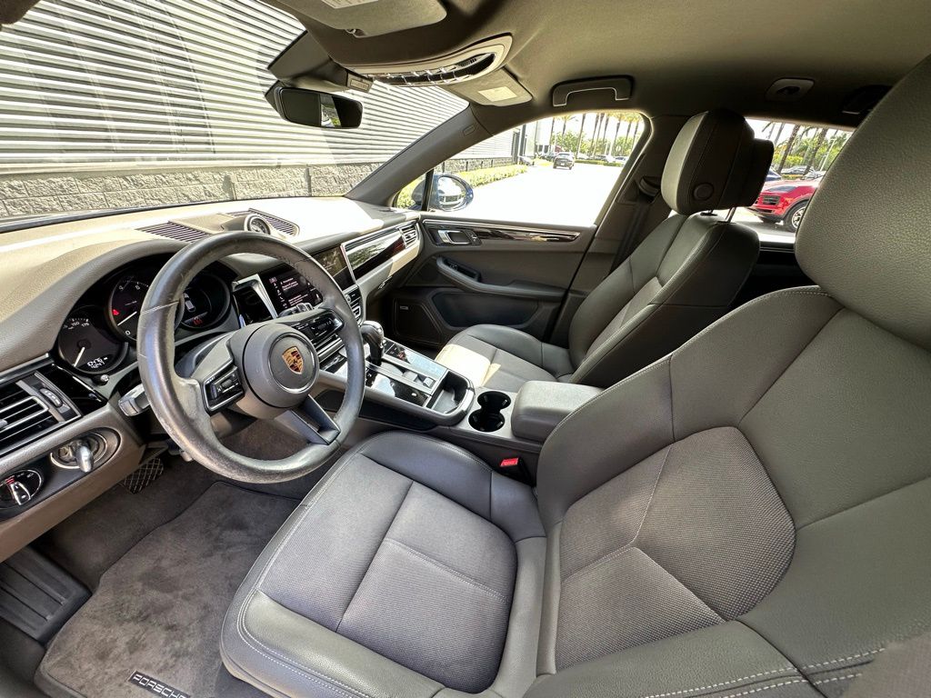 2022 Porsche MACAN BASE — фото 4