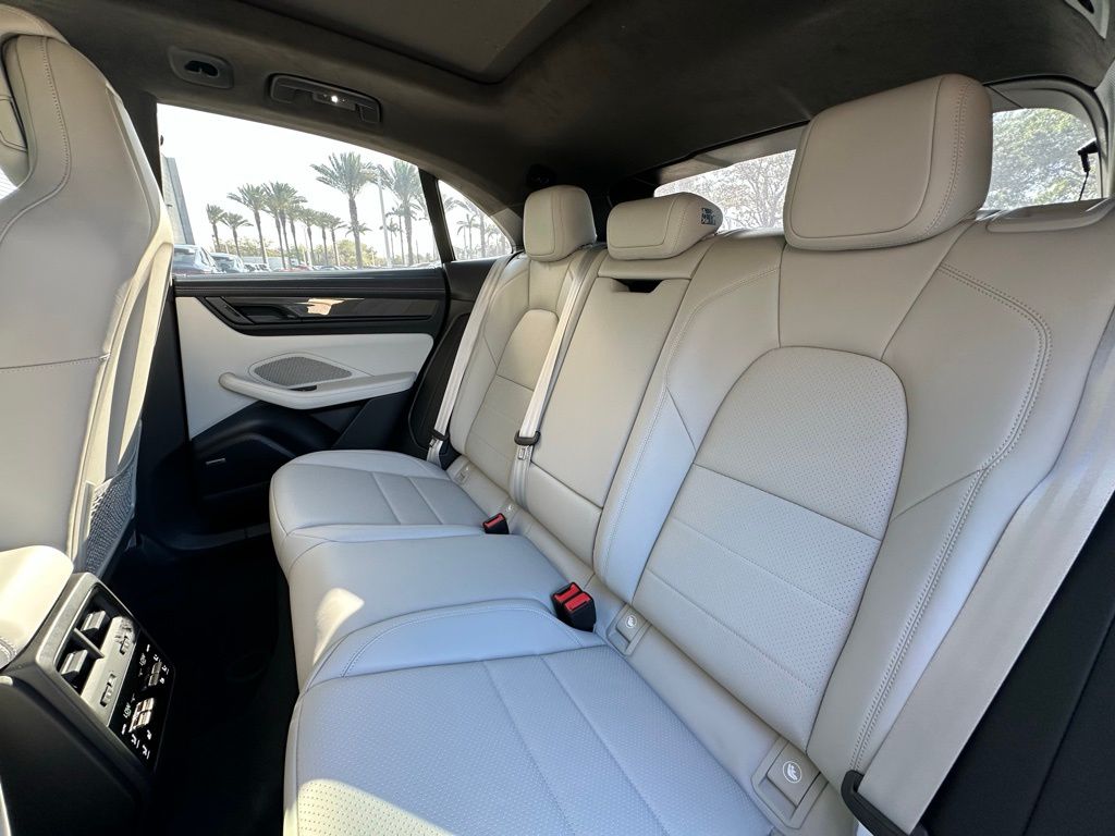 2026 Porsche MACAN TURBO 缩略图 38