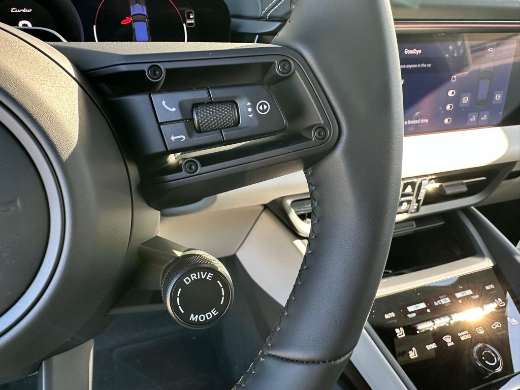 2026 Porsche MACAN TURBO 缩略图 17