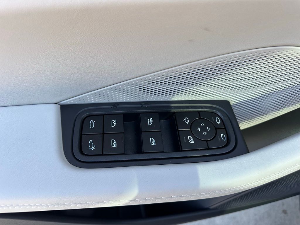 2026 Porsche MACAN TURBO 缩略图 21