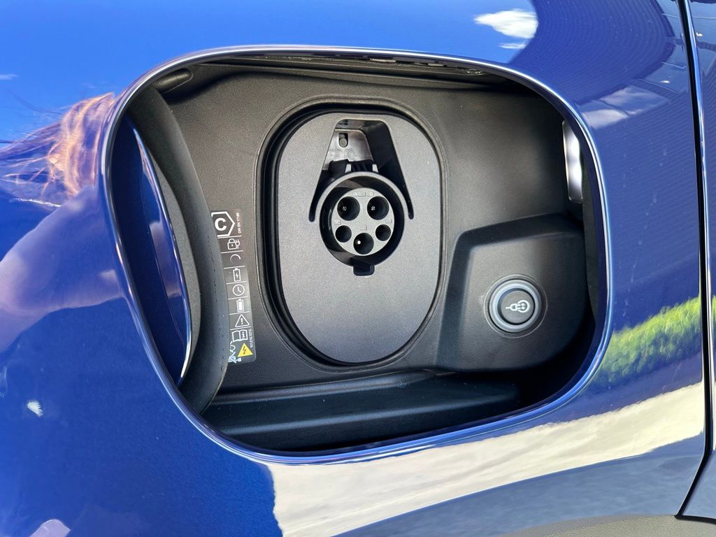 صورة مصغرة 44 لـ 2026 Porsche MACAN 4