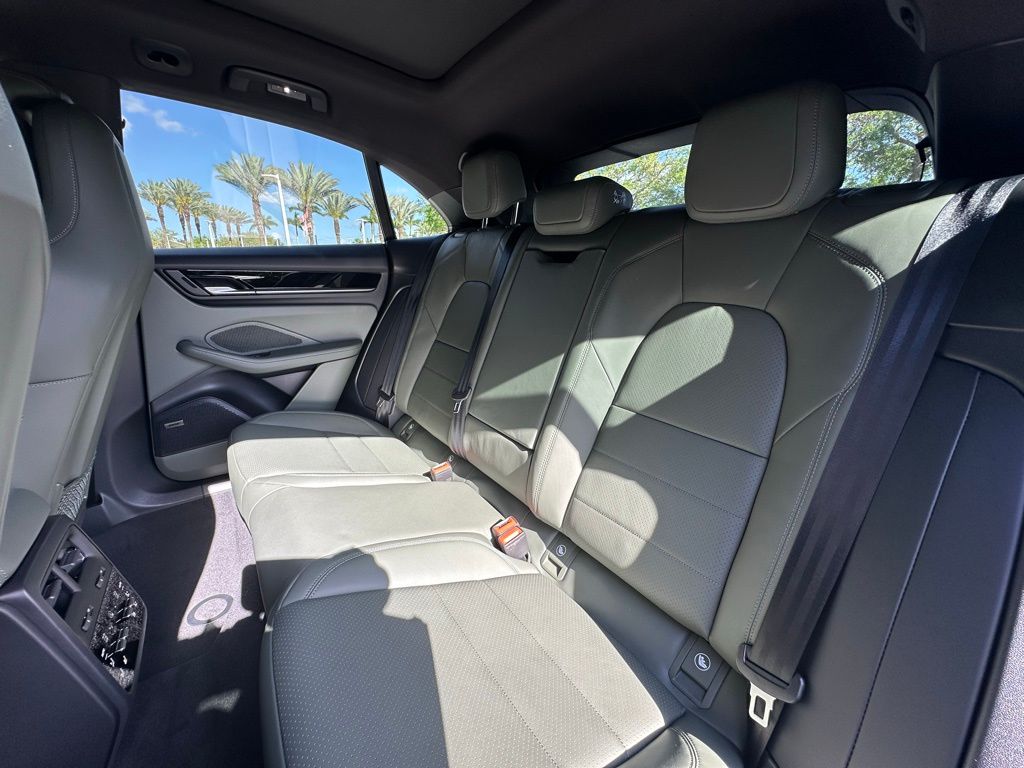 صورة مصغرة 38 لـ 2026 Porsche MACAN 4
