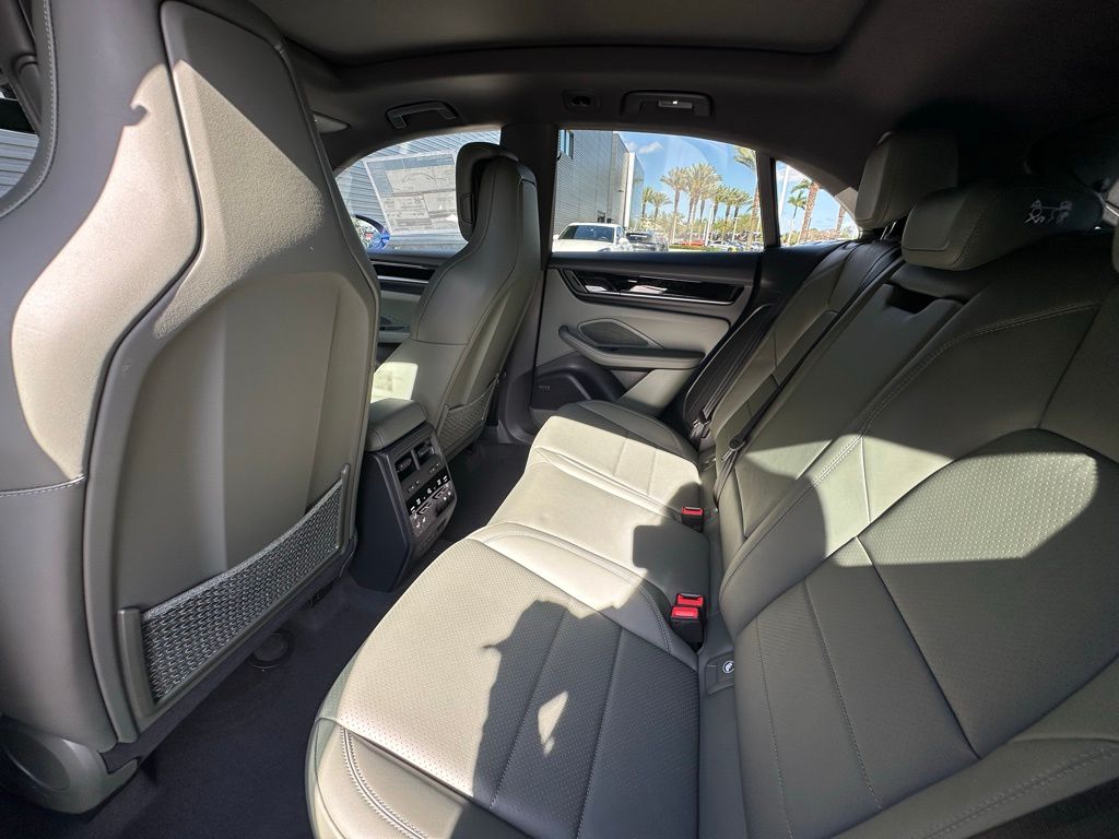صورة مصغرة 37 لـ 2026 Porsche MACAN 4