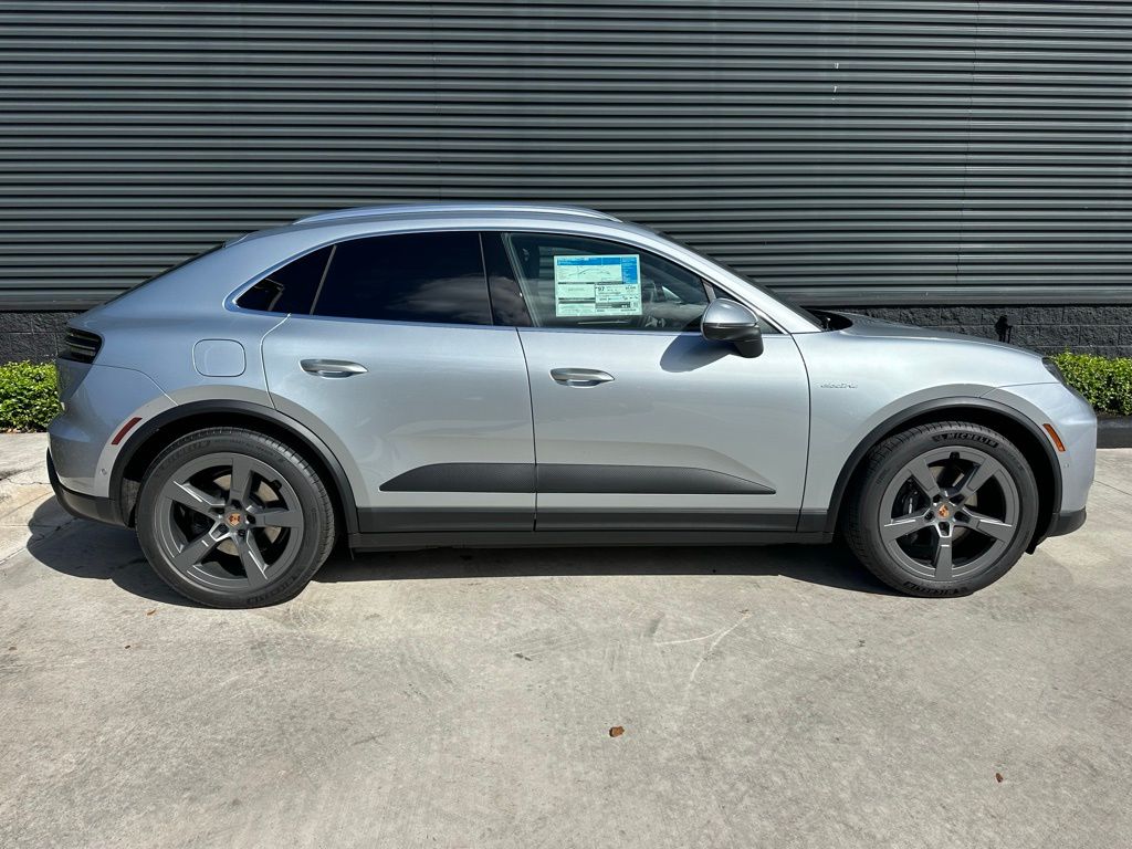 صورة 10 لـ 2026 Porsche MACAN BASE